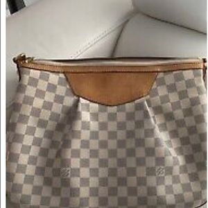 Louis Vuitton cross body purse